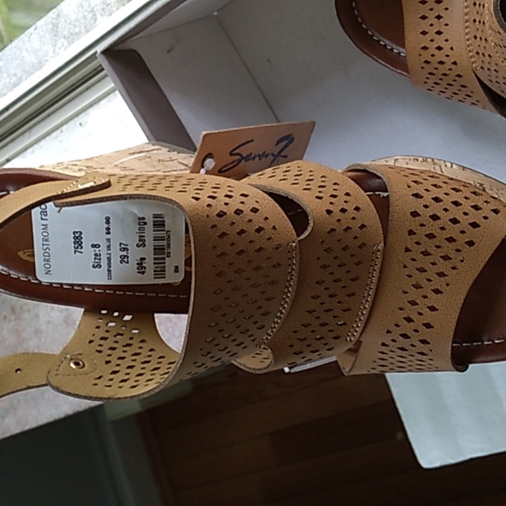 Wedgies Seven7 Size 8 RUNS SMALLER